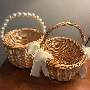 Charming Flowergirl Wicker Baskets with Pearl Handle/Bows
